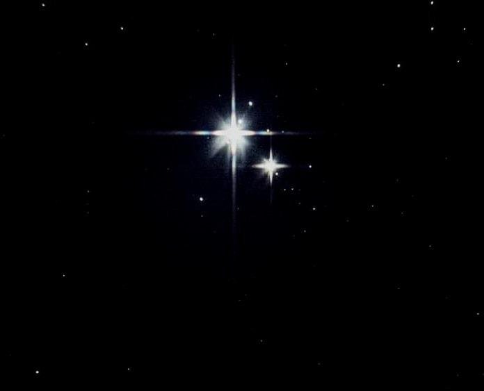 I didn't take this photo. A bunch of astronomers are showing this. This is a time elapsed photo, meaning it took several minutes to capture. A reflection of the light thru the tube of a telescope. This is not what you saw l