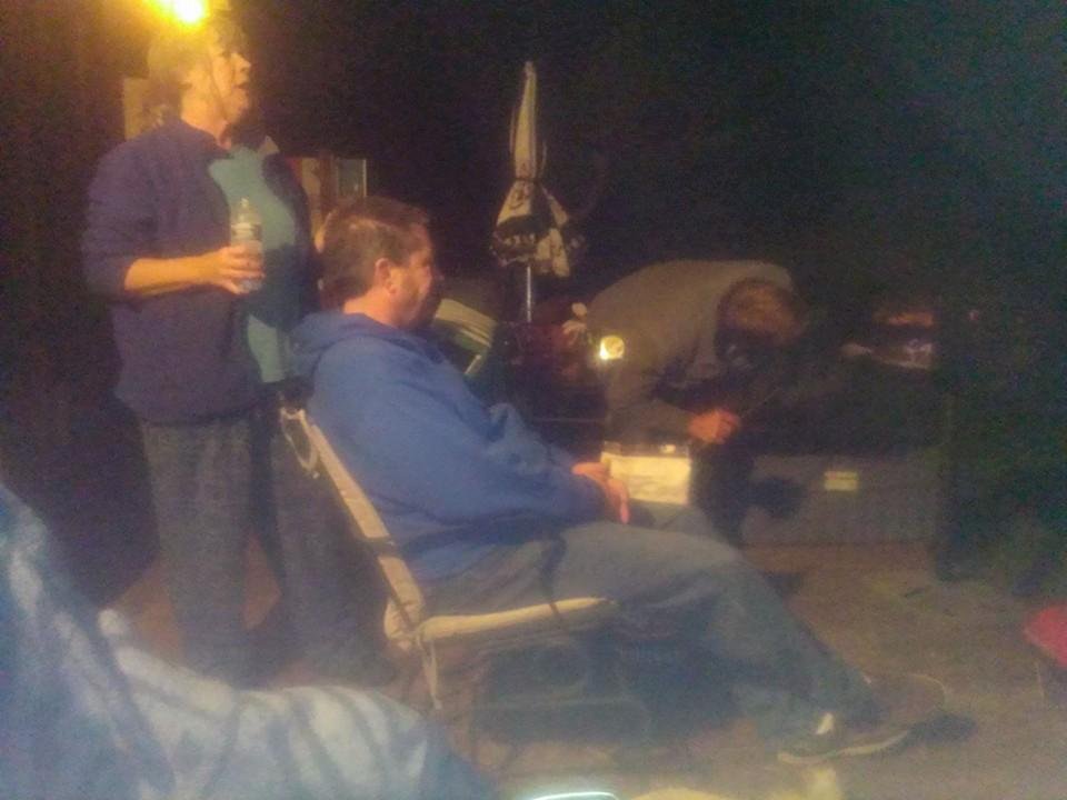 Cooking out at the lake, about 9:40 pm... Warm enuf for just a sweatshirt still, cold front not here till Friday, just rain...