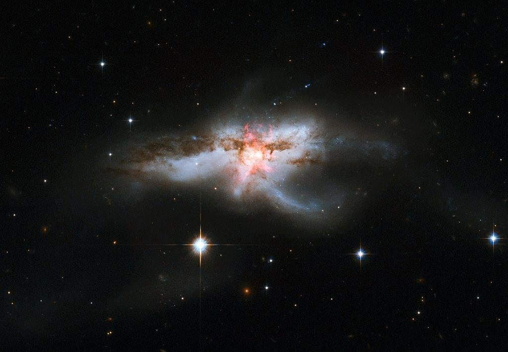 NGC 6240: Merging Galaxies
Image Credit: NASA, ESA, Hubble Heritage (STScI / AURA), A. Evans (U. Virginia / NRAO / Stony Brook U.)
Explanation: NGC 6240 offers a rare, nearby glimpse of a cosmic catastrophe in its final th