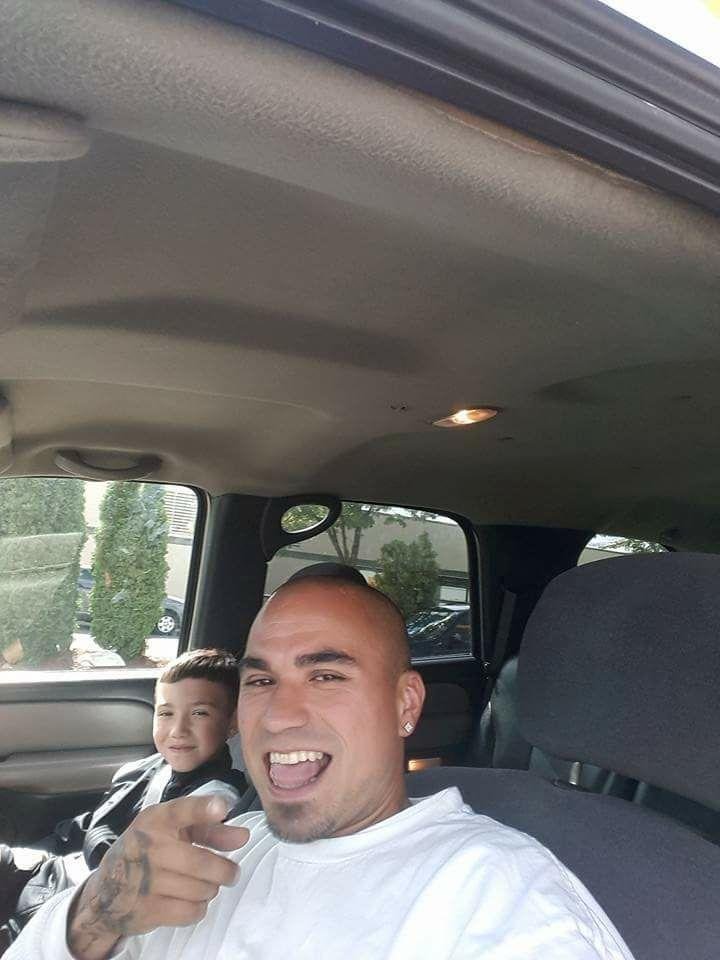 Ayyyeee, here's looking at u kid!