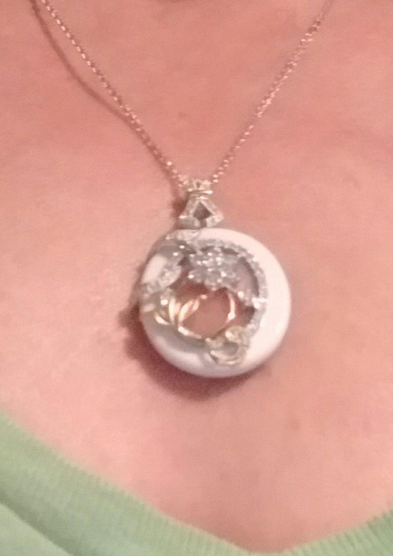 Happy Valentine's day to me!! Hubby gave me this beautiful diamond necklace.. thank you baby,!!
We've been thru some hard times, but now it's time to enjoy life and each other.