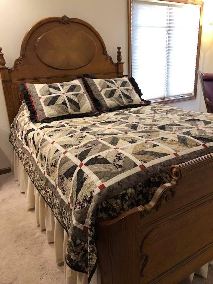 Thanks to our niece Laura Bennett for the beautiful quilt and pillow shams she made us. We love them and how nice they made our bedroom look!
