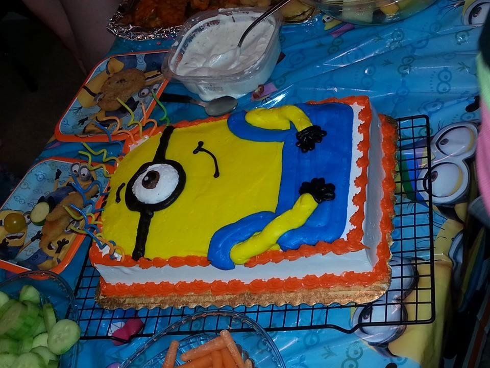 Right on minion cake