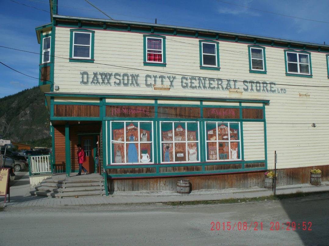 Nice large General Store, but the prices are not the same as Winn-Dixie.