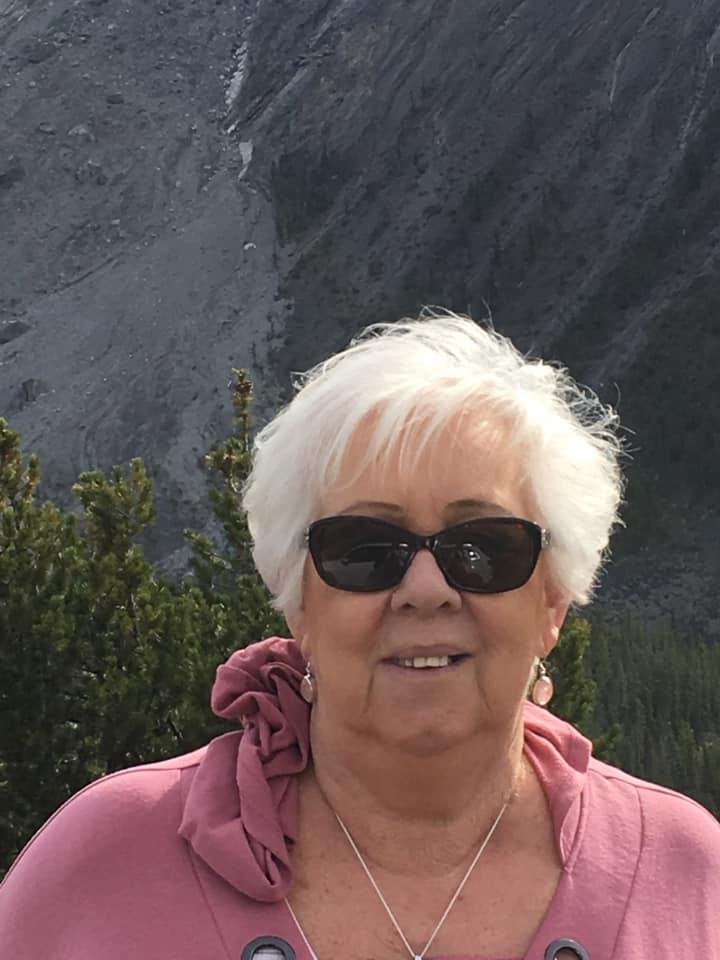 Have you ever thought: ′′ I'm fat ". ′′ I'm old." ′′ I'm not good enough." ′′ I was once young." To all my female friends aged 50 and older, Most of them go through the next phase of our lives. We are at that age where we s