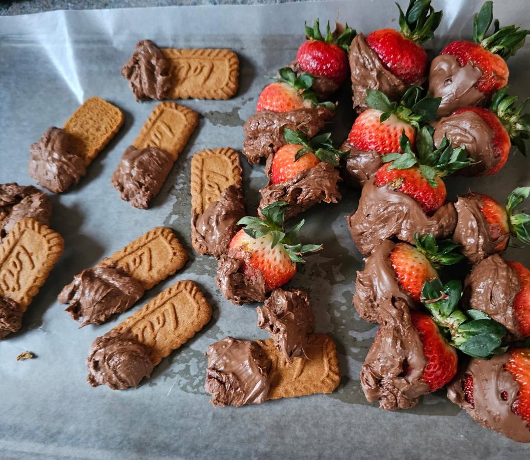 ❤️🍓🍫🥳