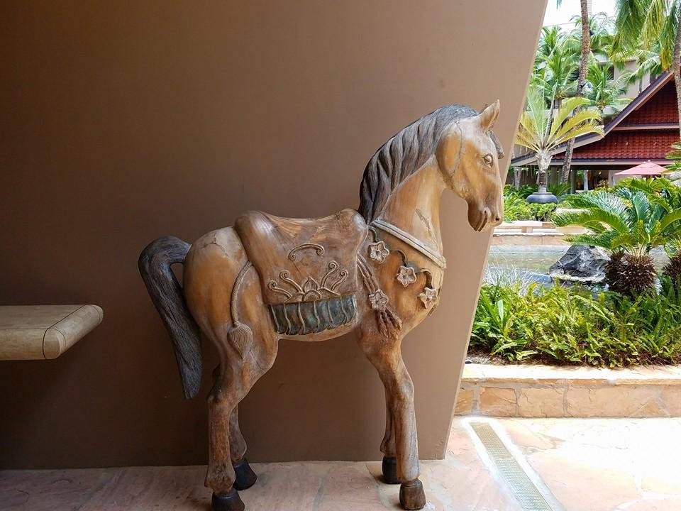 P
Ceramic Horse