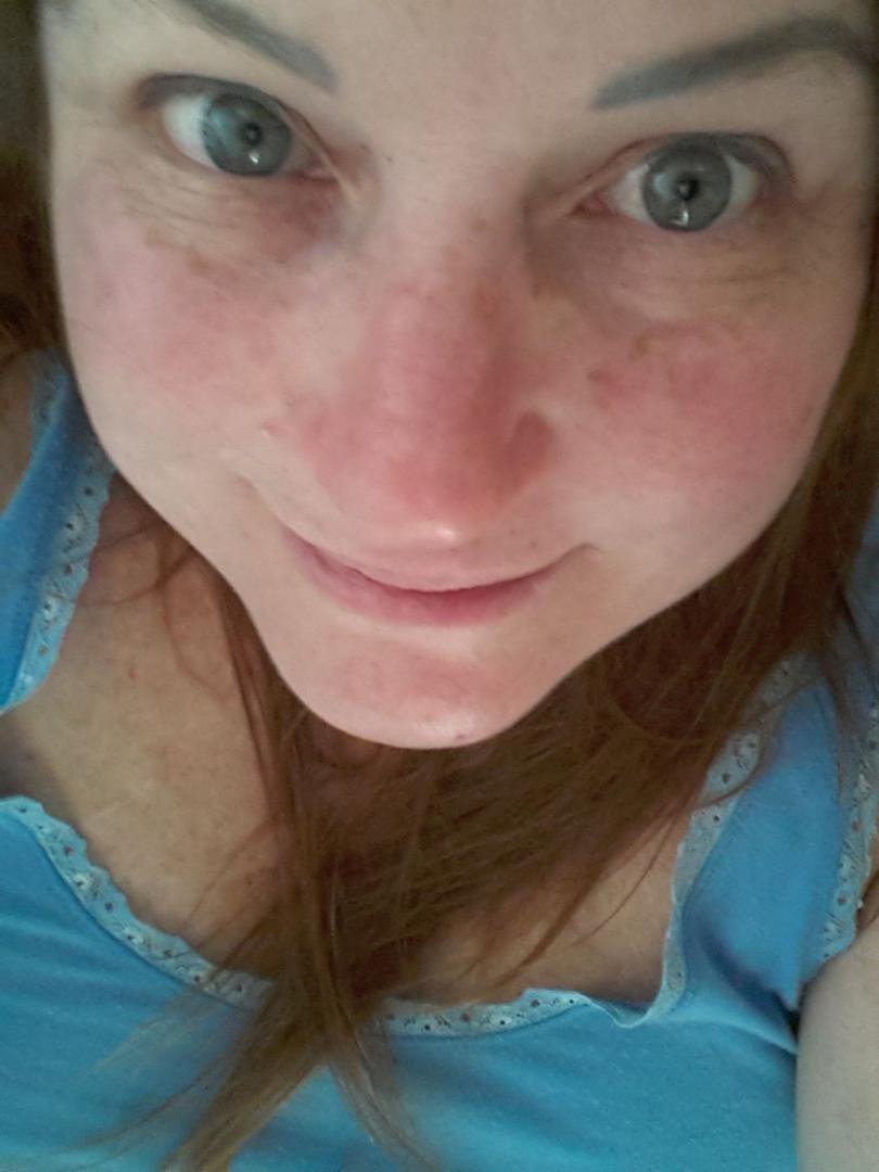 such a beautiful lady;look at those awesome eyes... lovely