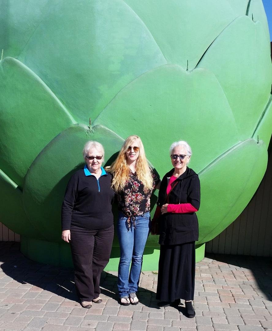 Lunch at the Giant Artichoke Restaurant with 2 special people.
