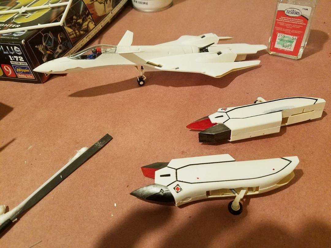 Been working on a 1/72 scale glue high grade Macross Plus model. It's HARD the itsy bitsy tennie winnie pieces are a major pain.Has water decals too that may not make it into model. Hands shake to much I managed to get 4 de