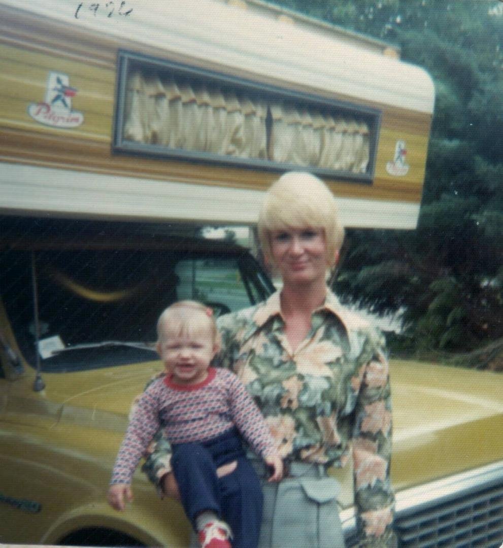 It's time to put another photo of you for your birthday. Your mom was so pretty, just like you and your girls are now. Happy birthday Amber.