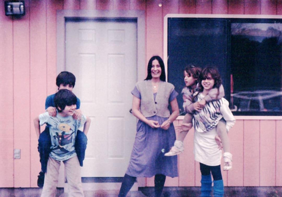 Sant Bani School Ukiah in its first year. Akasha Barickman, Bodhi Idarius, Suzanne Borsick, Melody and Bethany Guss, 1986