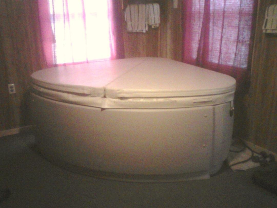 2 person jucuzzie for sale call me @ 337-540-4754