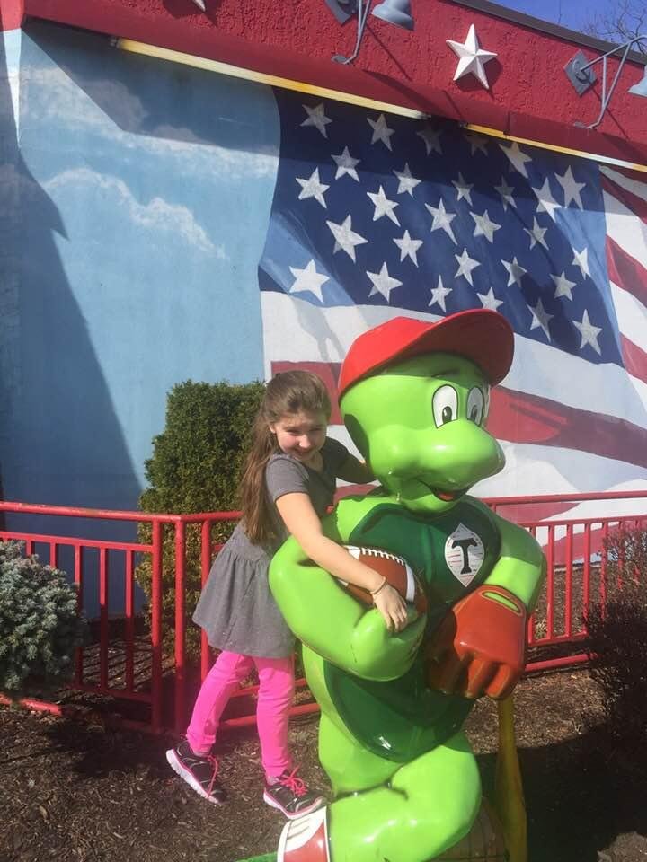 Nai posing with a turtle