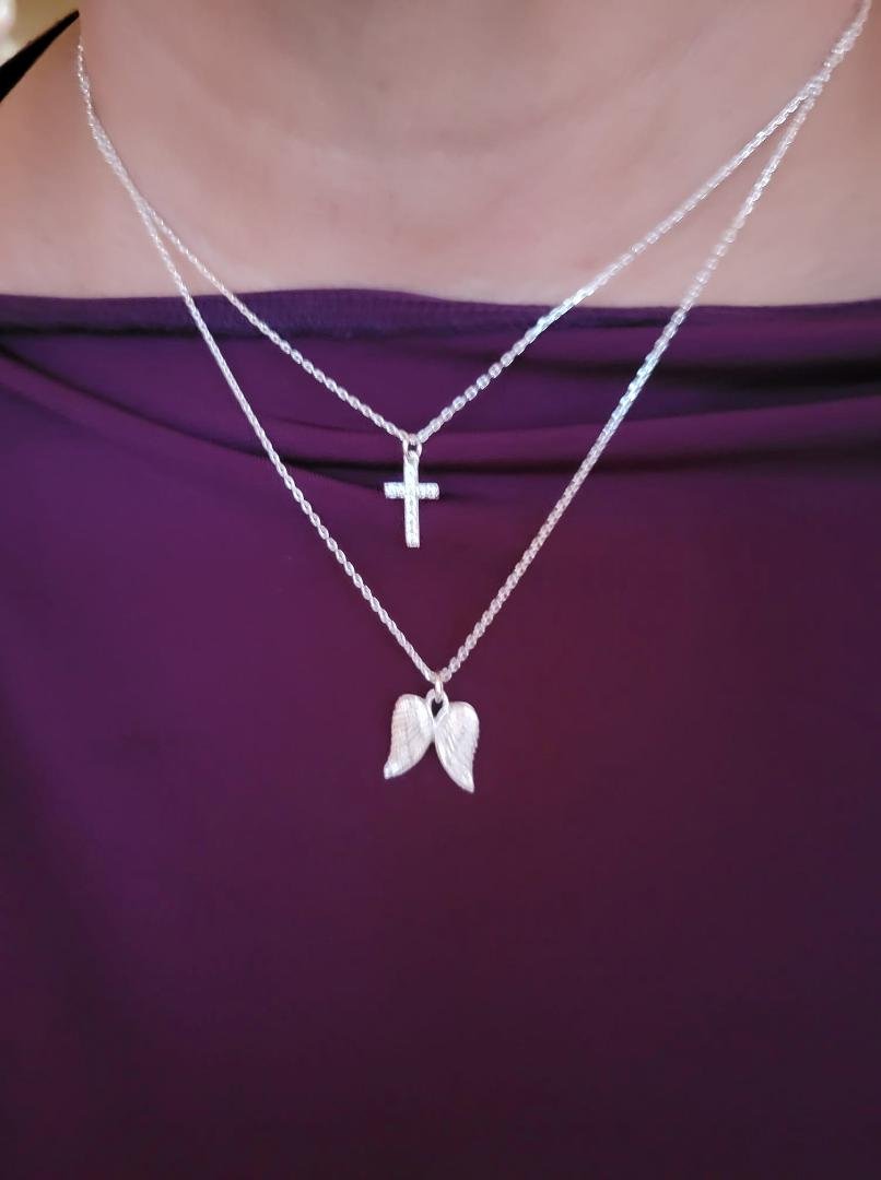 My beautiful necklace given to me by my daughter Jasmine along with some flower what a blessed birthday. I love all my children.