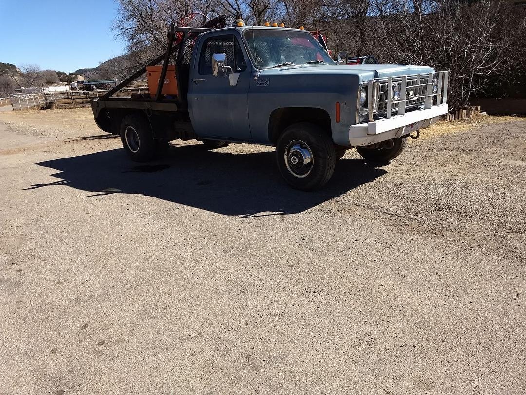 On the way to the repair shop, I blew up the rear axle! That's going to hurt,! Fortunately, I could pull the rear driveshaft and axles out lock in the front axle, and drive it to Andy,s in Capitan