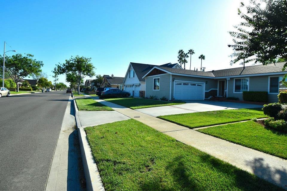 Beautiful Los Alamitos home in the highly coveted area of Rossmoor Highlands. Located in the award winning Los Alamitos school district including Rossmoor elementary, Oak middle and Los Alamitos high school. This home is a