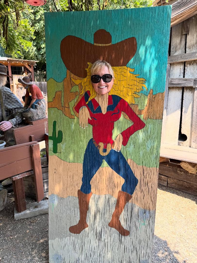 Gettin’ my cowgirl on 🤠#familytime #cowgirl #wheresmyhorse