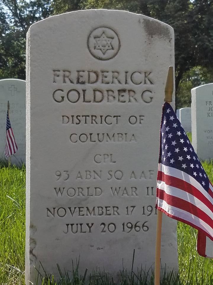 Visiting the grave for Beryl's grandfather at Arlington National Cemetary.
Memorial Day Weekend 2016.