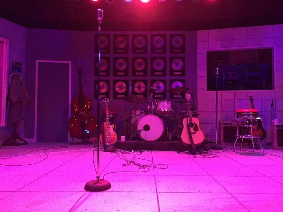What a great show with Elvis,Johnny,Carl and Jerry Lee