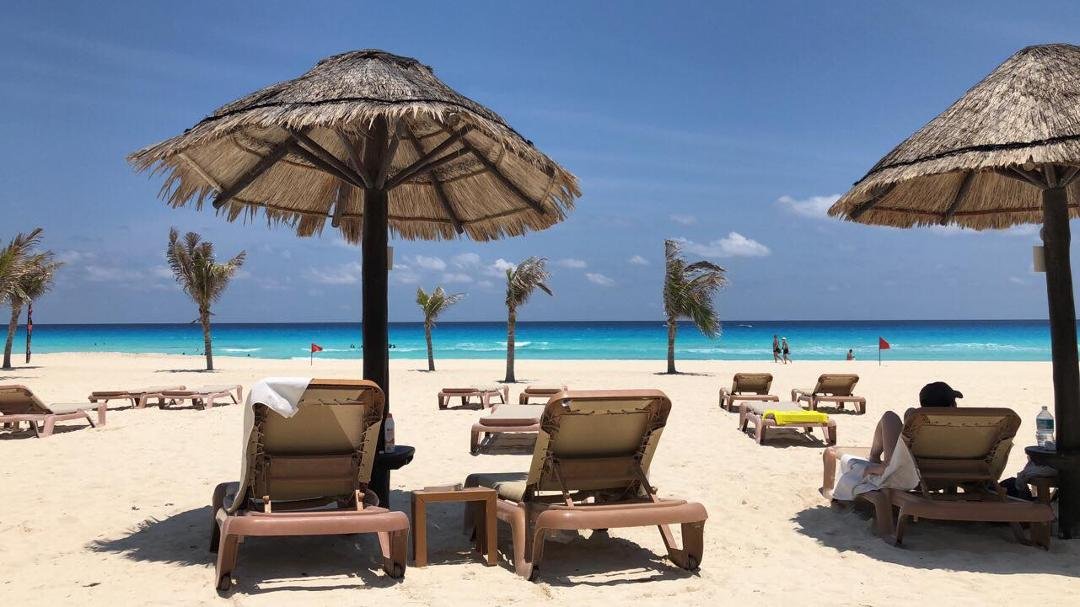 So, for all of these years, I’ve been avoiding Cancun as too commercial...well, the beach is empty and pristine, the weather is perfect and the margaritas muy bueno! Another great day in paradise!