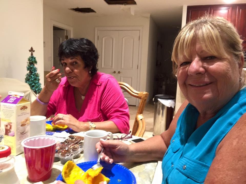 Our bestirs eating mangos