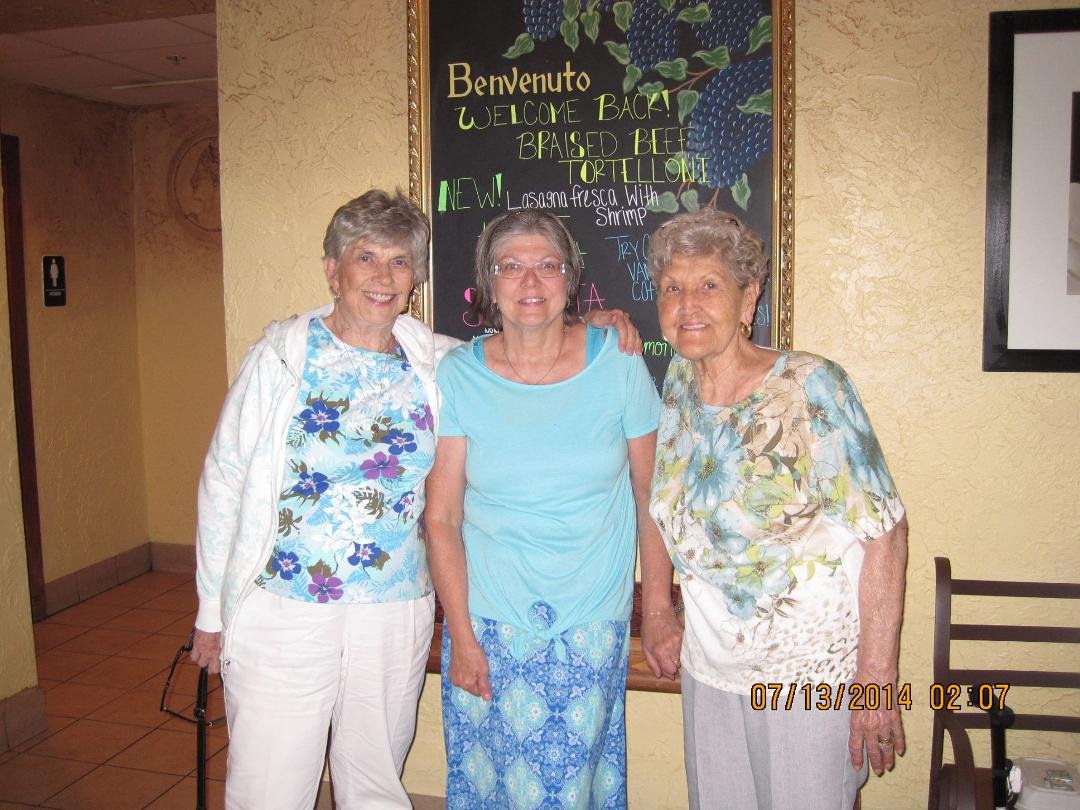 Had a wonderful time at lunch.  We went to the Olive Garden, specifically to have peach bellinis (but that's another story)