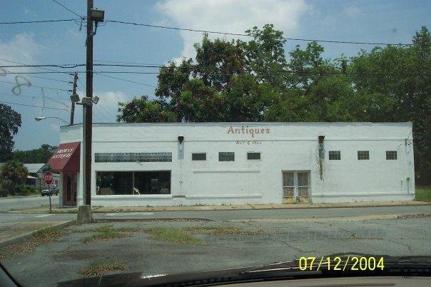 THIS USE TO BE A BAR JOE OWNED MANY MOONS AGO