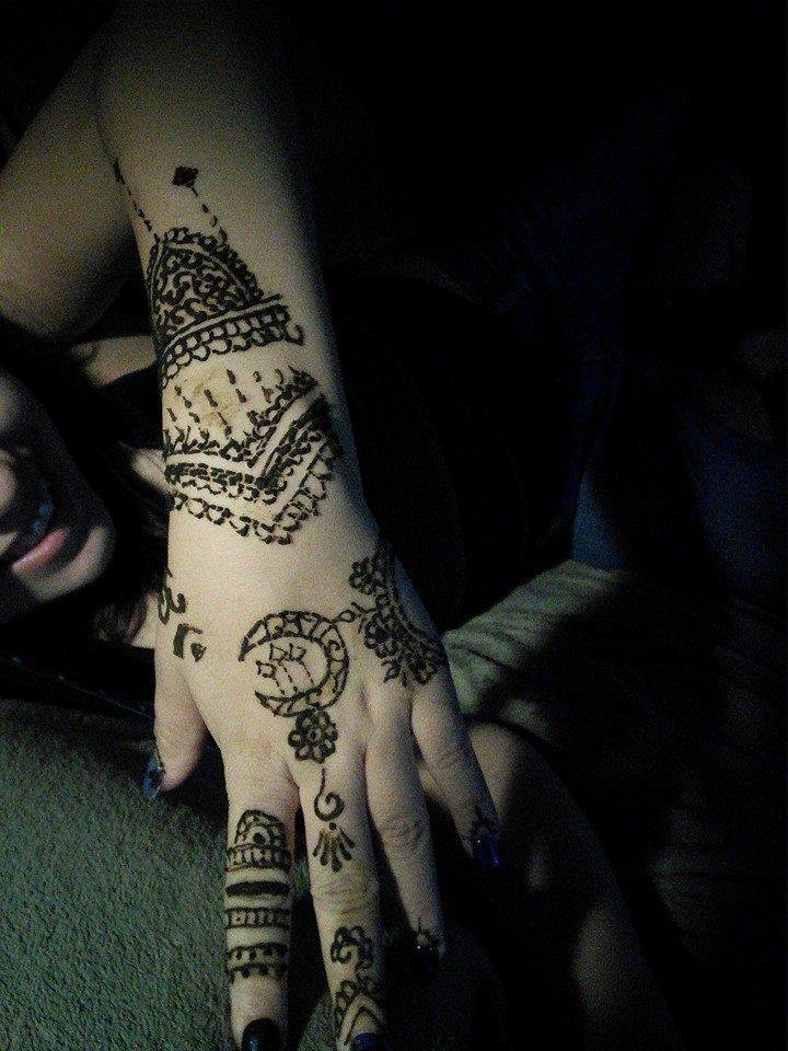 Eva's henna design she did free-handed.