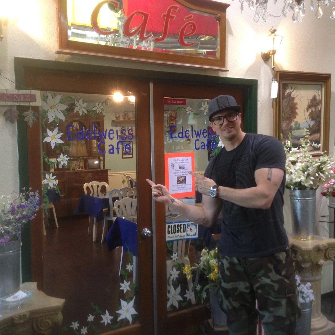 Guess who was at edelweiss cafe at antiques at the market