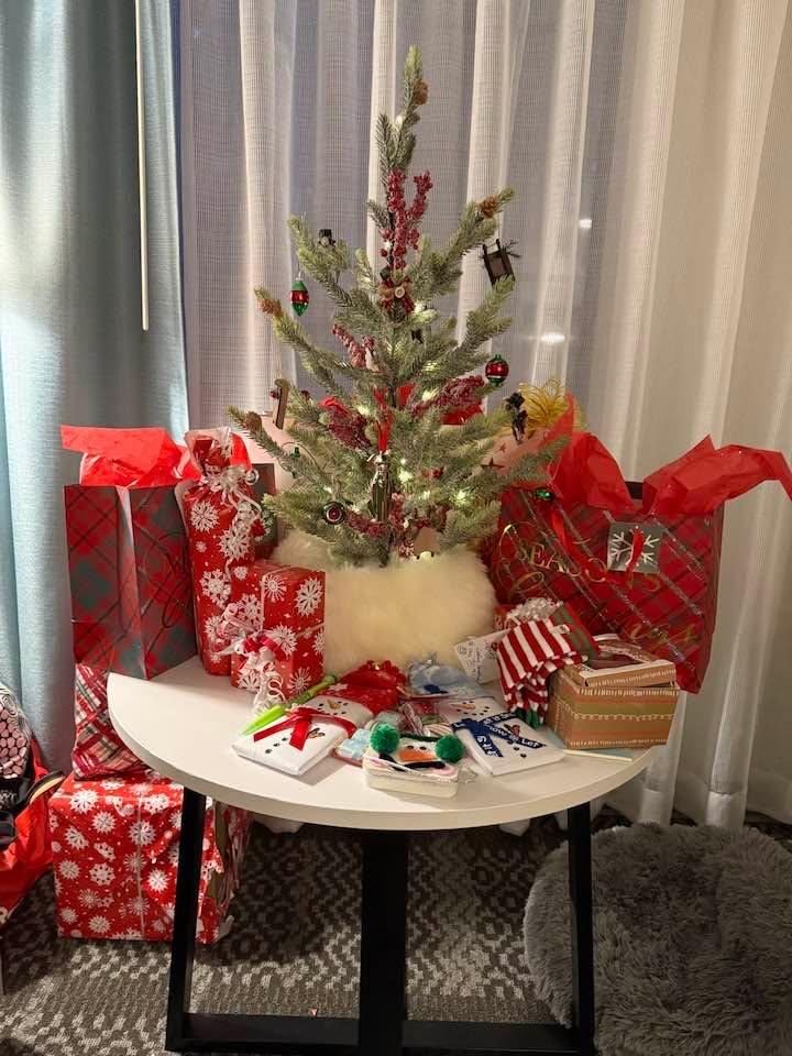 Merry mini Christmas from the Lee’s
Home again soon. Can’t wait