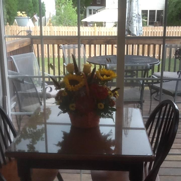 I was this weeks lucky winner of this arrangement from Dehn's florist here in Saratoga Springs.
Thank You
Dehn's Florist