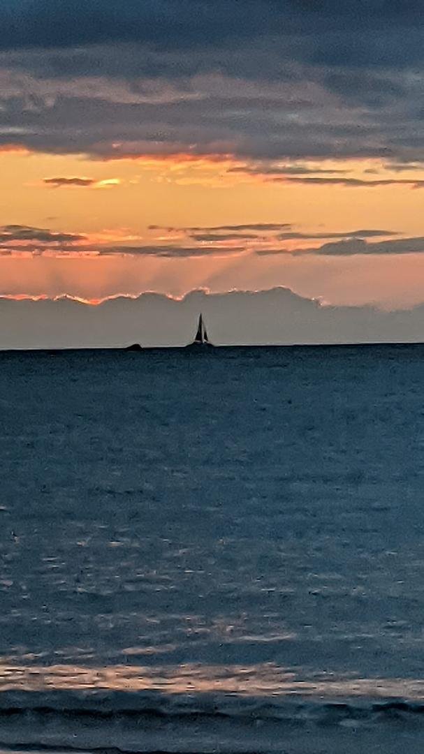 Something too beautiful for me not to share! Sun is setting and I captured a sailboat in the distance with beauty abounding!😘😎