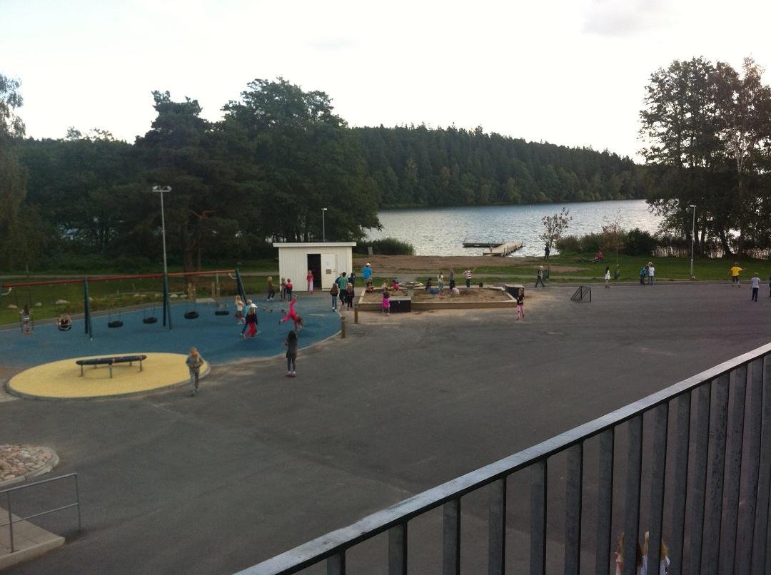 I feel so sorry for my grandchildren who have to play in such an awful school yard! );-D