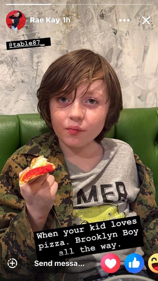 AT enjoys pizza