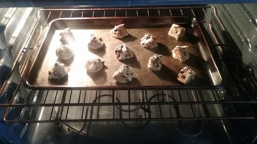 Decided to bake some goodies. 
Chocolate Chip cookies!