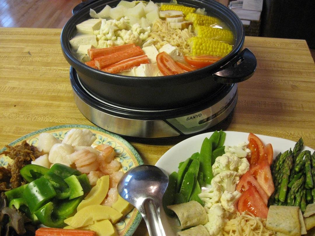 The nice pretty snow has us trapped in the house...so what to do? Eat, yum yum look at my lunch!