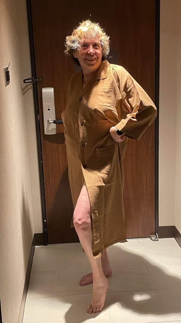 Japanese hotels all offer kimonos and/or pajamas for their guests. Renee vamps in what must be the ugliest garment ever produced, a brown bag of buttons.