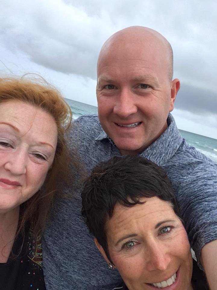 Mom, Neil and Dawn 🌷