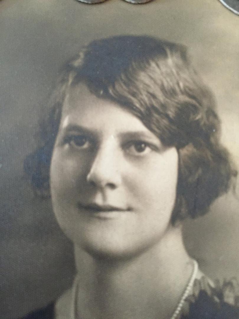 This is a picture of my Mother. She raised
Me by herself. A wonderful Lady and I miss her everyday. I am lucky she was my Mother. Her name Alberta Louise Parker-Grimm Walther Kester. Love so much💕💕💕💕