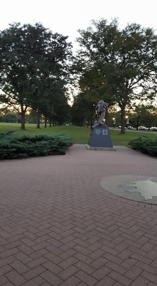 We are at Cantigny Park tonight for displays on Bees, Butterfly & Beer
They served honey, cheese,chicken sandwiches.
Just a great night in the park..