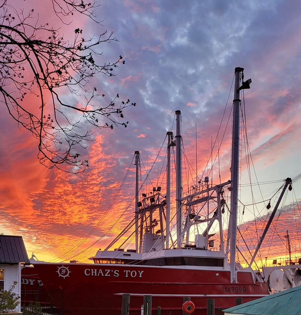 Got my shot of a gorgeous sunset last nite too.....