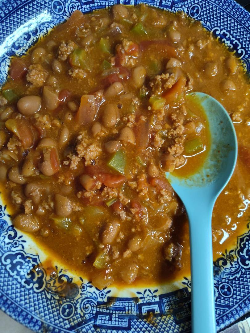 I know the weather isn't right for this kind of food, but I had a craving for some homemade chili so this is what I'm having for lunch along with some good old iced tea.