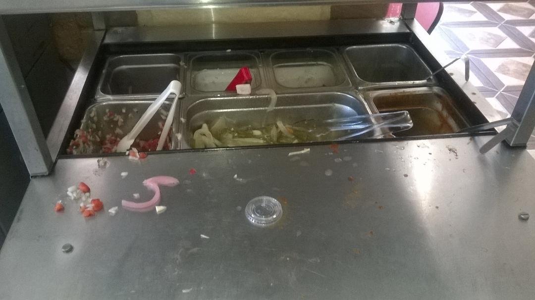 Even though this place is a little sketchy, it's a former lunch spot in years past, so I'll give it a try. The salsa bar needs help!
