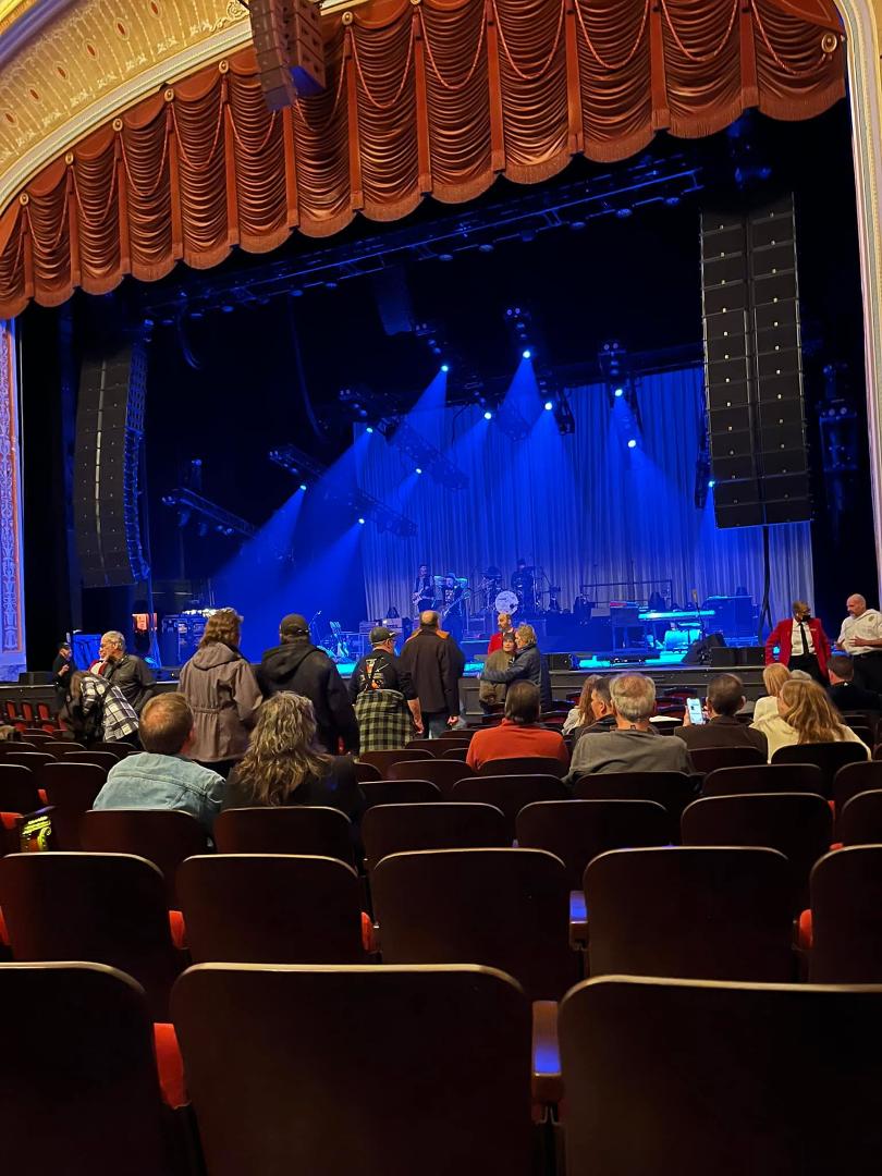 Waiting on Joe Bonamassa to start.