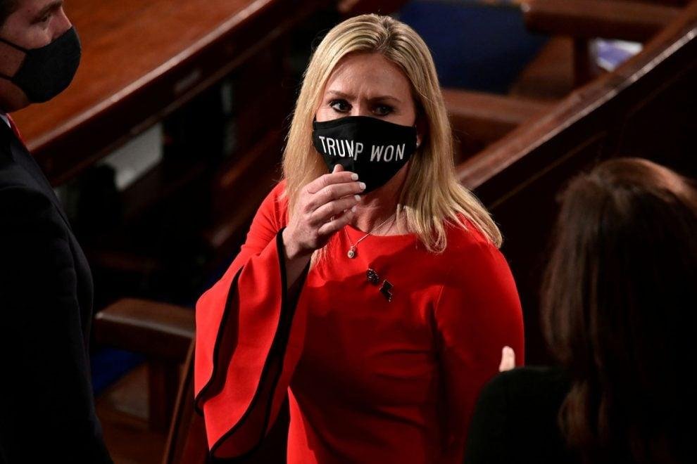 Who gifted this woman with a Louisiana pin ?