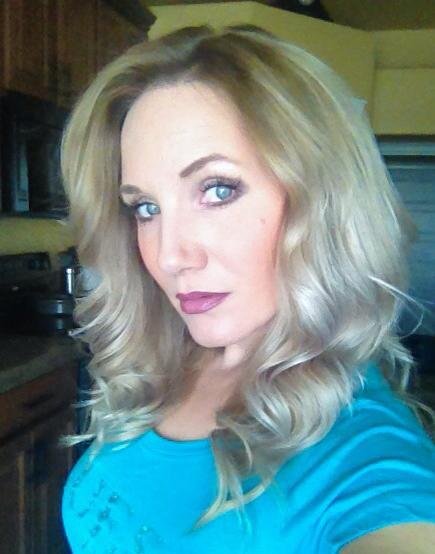 Loving my new subtle blonde ombré! Light neutral blonde base to platinum ends...AWESOME! Thank you Stefanie Murphy :)