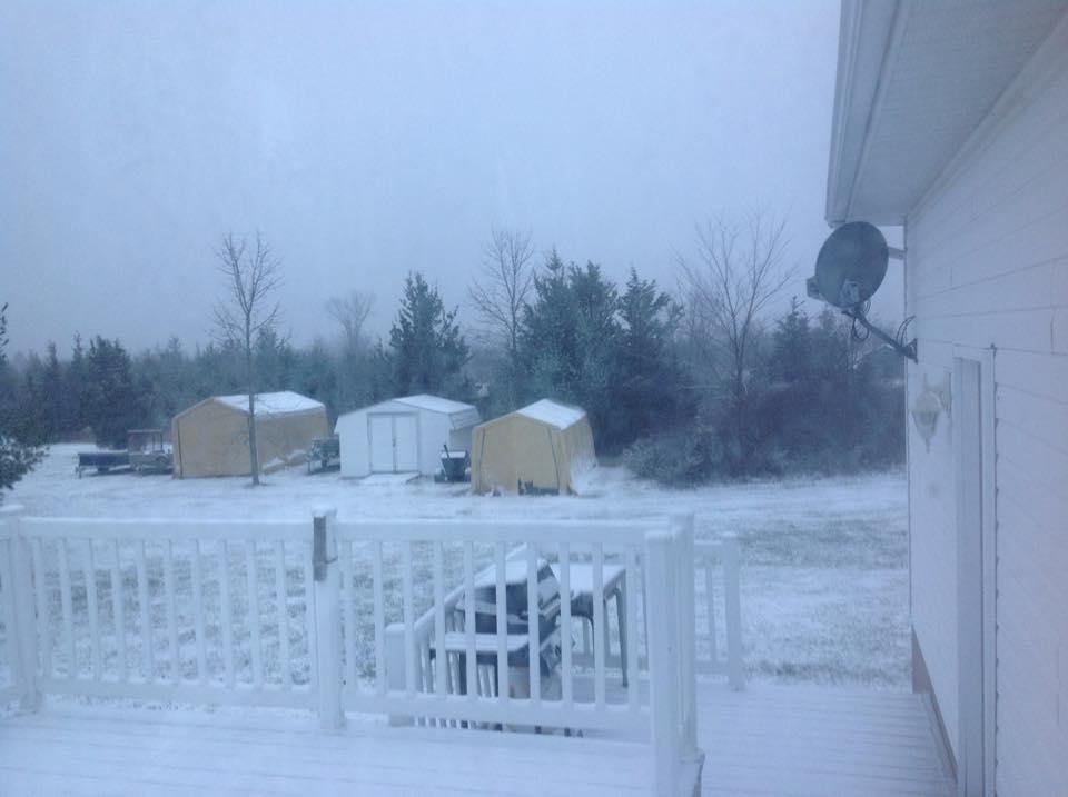 Yup, it is official, snow is here, yuk.
Took this pic at 0700 hrs this morning.