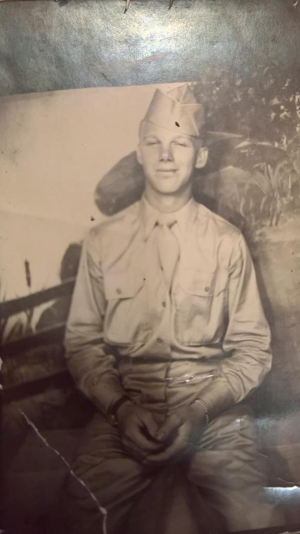 Sorry I missed Veterans day yesterday dad, but thank you for your service. Miss you<3