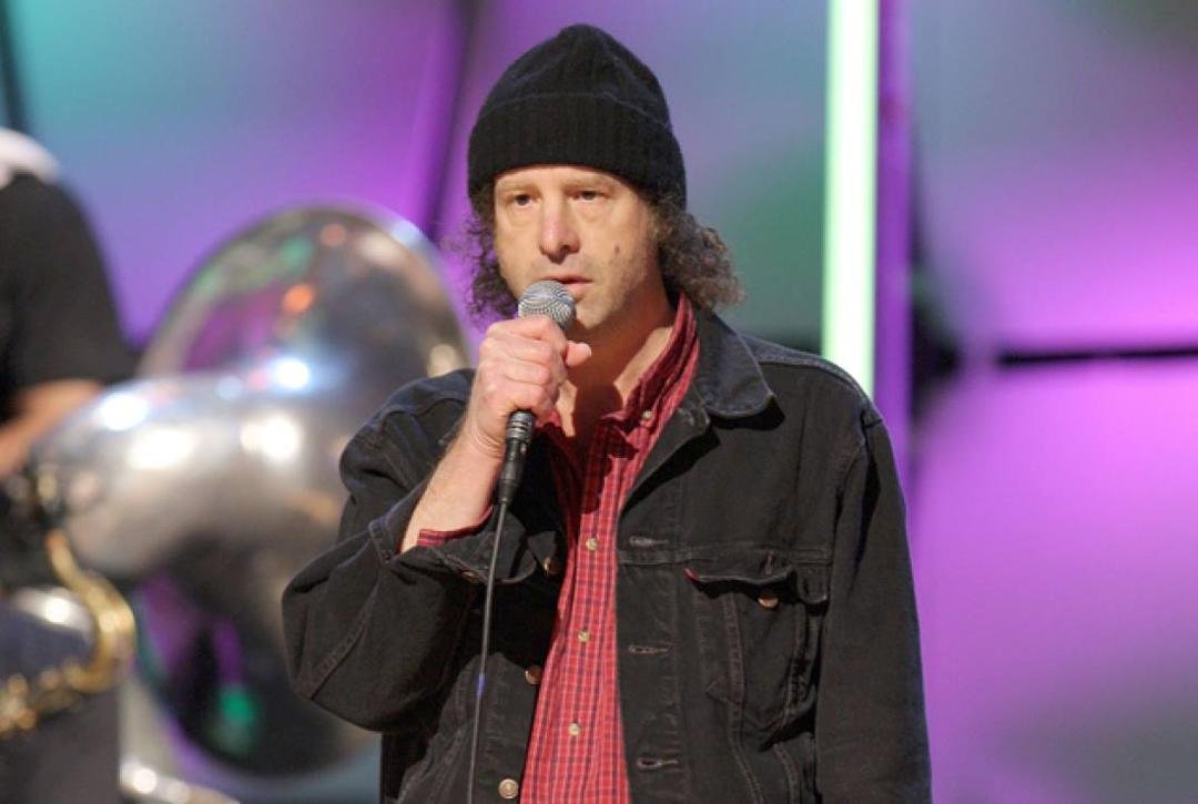 20 of Steven Wright's Funniest Jokes
1. "It's a small world, but I wouldn't want to paint it."
2. "I almost broke both my arms trying to hold open a revolving door for a woman."
3. "I got a new dog. He’s a paranoid retri